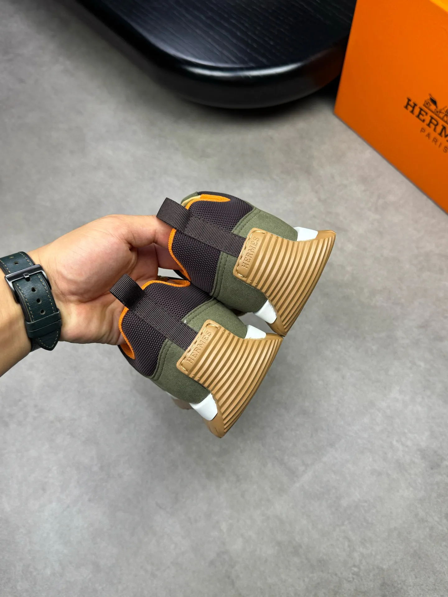 [HERMES] Hermès men's shoes 💰680💰 - high-end quality original items 🔍🔍🔍 casual sports shoes - upper: 🔝 suede environmentally friendly leather, brand high mercerized canvas body with forged ´H´ totem, tongue webbing injection molded brand logo - lining: brand canvas, foot pads; water-dyed cowhide -Outsole: ultra-light T men's shoes 💰U foam; two-color molded outsole -Ultra-high quality control, fine workmanship: highlighted (high-end, extravagance, grade) -Size: 39-44 (38, 45, can be customized)